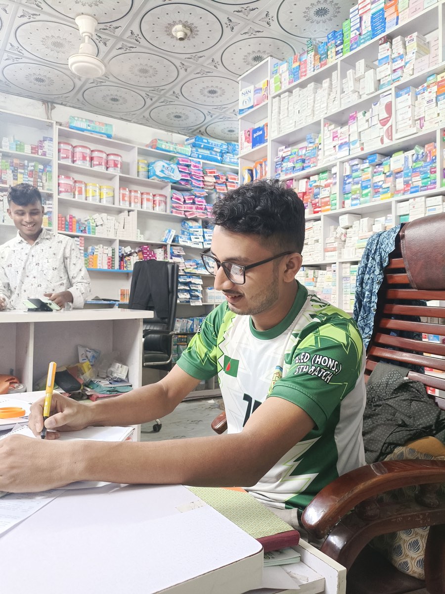 ফারুক মেডিসিন কর্নার — কাওনিয়া, রংপুর